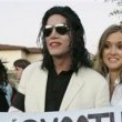 Michael Jackson arrives at the Santa Barbara County courthouse. Jury Selection.
