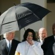 Michael Jackson arrives at the Santa Barbara County courthouse. Jury Selection.