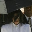 Michael Jackson arrives at the Santa Barbara County courthouse. Jury Selection.
