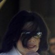 Michael Jackson arrives at the Santa Barbara County courthouse. Jury Selection.