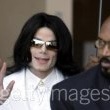 Michael Jackson arrives at the Santa Barbara County courthouse. Jury Selection.