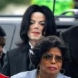 Michael Jackson arrives at the Santa Barbara County courthouse. Jury Selection.