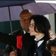 Michael Jackson arrives at the Santa Barbara County courthouse. Jury Selection.