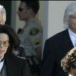Michael Jackson arrives at the Santa Barbara County courthouse. Jury Selection.