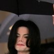 Michael Jackson arrives at the Santa Barbara County courthouse. Jury Selection.