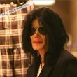 Michael Jackson intr-un magazin de pe Oxford Street, Londra.