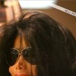 Michael Jackson intr-un magazin de pe Oxford Street, Londra.