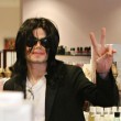 Michael Jackson la cumparaturi in Beverly Hills, California
