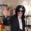 Michael Jackson la cumparaturi in Beverly Hills, California
