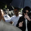 Michael Jackson la cumparaturi in Beverly Hills, California