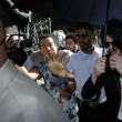 Michael Jackson la cumparaturi in Beverly Hills, California
