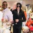 Michael Jackson la cumparaturi in Beverly Hills, California