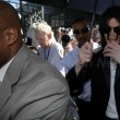 Michael Jackson la cumparaturi in Beverly Hills, California