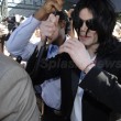 Michael Jackson la cumparaturi in Beverly Hills, California