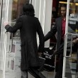 Michael Jackson la cumparaturi in Beverly Hills, California