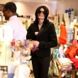 Michael Jackson la cumparaturi in Beverly Hills, California