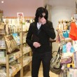 Michael Jackson la cumparaturi in Beverly Hills, California