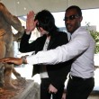Michael Jackson la cumparaturi in Beverly Hills, California