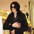 Michael Jackson la cumparaturi in Beverly Hills, California