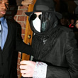 Michael Jackson la cumparaturi intr-o librarie, in ajun de Anul Nou
