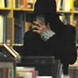 Michael Jackson la cumparaturi intr-o librarie, in ajun de Anul Nou