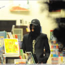 Michael Jackson viziteaza libraria Barnes & Noble din Las Vegas, impreuna cu cei trei copii ai sai (20 mai 2008)