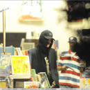 Michael Jackson viziteaza libraria Barnes & Noble din Las Vegas, impreuna cu cei trei copii ai sai (20 mai 2008)