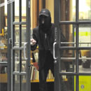 Michael Jackson viziteaza libraria Barnes & Noble din Las Vegas, impreuna cu cei trei copii ai sai (20 mai 2008)