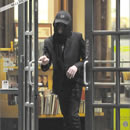 Michael Jackson viziteaza libraria Barnes & Noble din Las Vegas, impreuna cu cei trei copii ai sai (20 mai 2008)