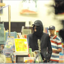 Michael Jackson viziteaza libraria Barnes & Noble din Las Vegas, impreuna cu cei trei copii ai sai (20 mai 2008)