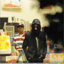 Michael Jackson viziteaza libraria Barnes & Noble din Las Vegas, impreuna cu cei trei copii ai sai (20 mai 2008)