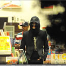Michael Jackson viziteaza libraria Barnes & Noble din Las Vegas, impreuna cu cei trei copii ai sai (20 mai 2008)