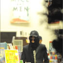 Michael Jackson viziteaza libraria Barnes & Noble din Las Vegas, impreuna cu cei trei copii ai sai (20 mai 2008)