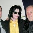 Michael meets and has dinner with Kenny Ortega, Simon Fuller, and Robin Leach.