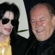 Michael meets and has dinner with Kenny Ortega, Simon Fuller, and Robin Leach.