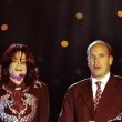 Michael recieves the "Millennium Award" at the World Music Award ceremony.