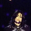 Michael recieves the "Millennium Award" at the World Music Award ceremony.