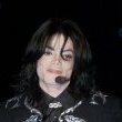 Michael recieves the "Millennium Award" at the World Music Award ceremony.