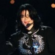 Michael recieves the "Millennium Award" at the World Music Award ceremony.