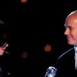 Michael recieves the "Millennium Award" at the World Music Award ceremony.