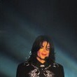 Michael recieves the "Millennium Award" at the World Music Award ceremony.