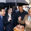 Michael visits England accompanied by Uri Geller and magician David Blaine.
