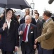 Michael visits England accompanied by Uri Geller and magician David Blaine.