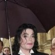 Michael visits England accompanied by Uri Geller and magician David Blaine.