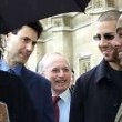 Michael visits England accompanied by Uri Geller and magician David Blaine.