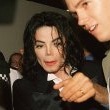Michael visits England accompanied by Uri Geller and magician David Blaine.