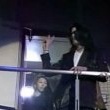Michael visits the set of SMAP x SMAP.