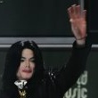 World Music Awards. Beyonce Knowles presents Michael the 'Diamond Award'.