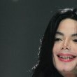 World Music Awards. Beyonce Knowles presents Michael the 'Diamond Award'.