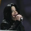 World Music Awards. Beyonce Knowles presents Michael the 'Diamond Award'.